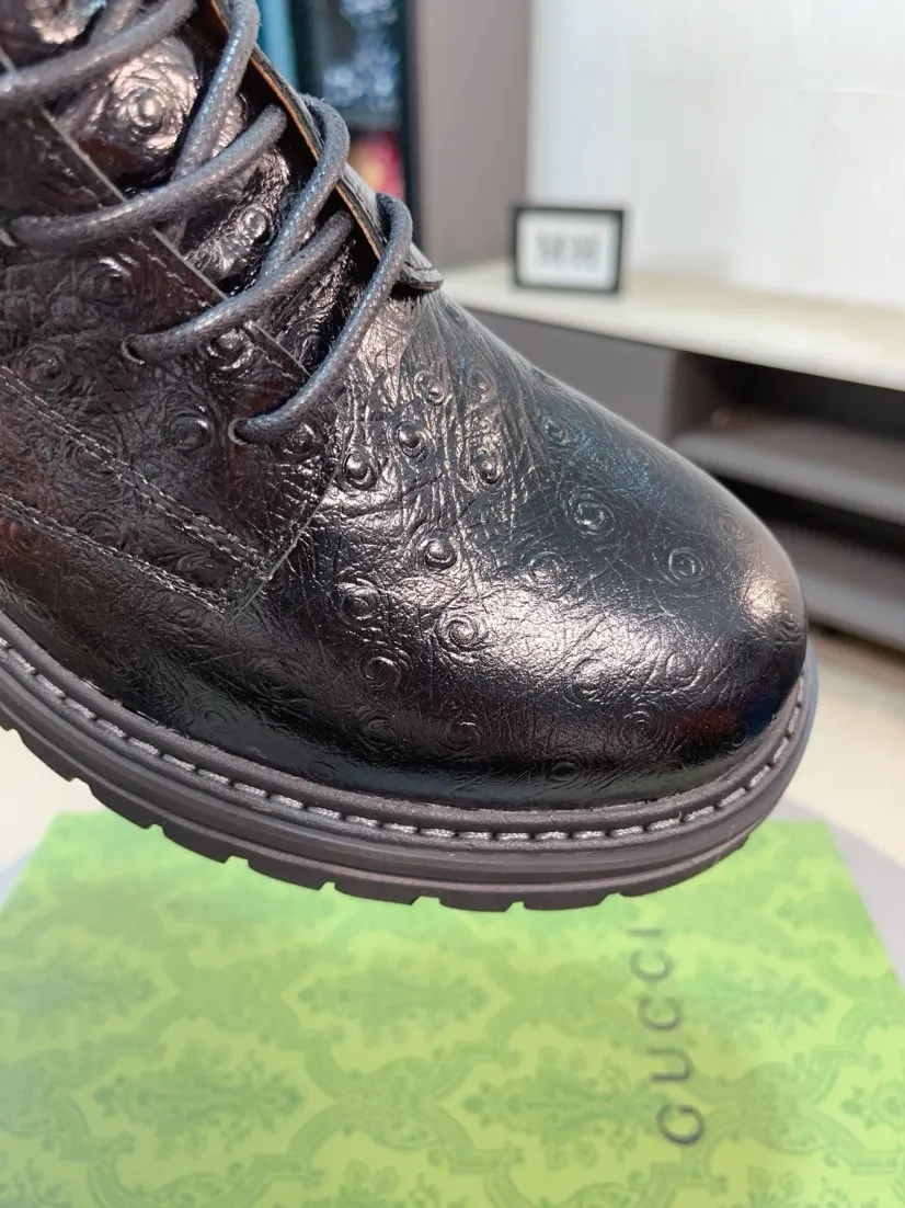 Men's shoes 💰540🌸🌸 (GUCCI) [cow lining plus velvet optional] [can be made without standard] New product Martin boots imported from Canada with full top layer high mercerized frosted fabric, punched using 3D digital technology, high-end and classy, ​​versatile to wear, full of three-dimensionality, close pictures will make you obsessed with the leather. You can't extricate yourself ~ the best on the market.          Fabric: Cowhide/Embossed Lining: Cowhide.          Please make a note when placing an order, sizes: 38-44 (37, 45, 46 can be customized and cannot be returned or exchanged) 5 colors available; black, gray, khaki, coffee, and earthy yellow